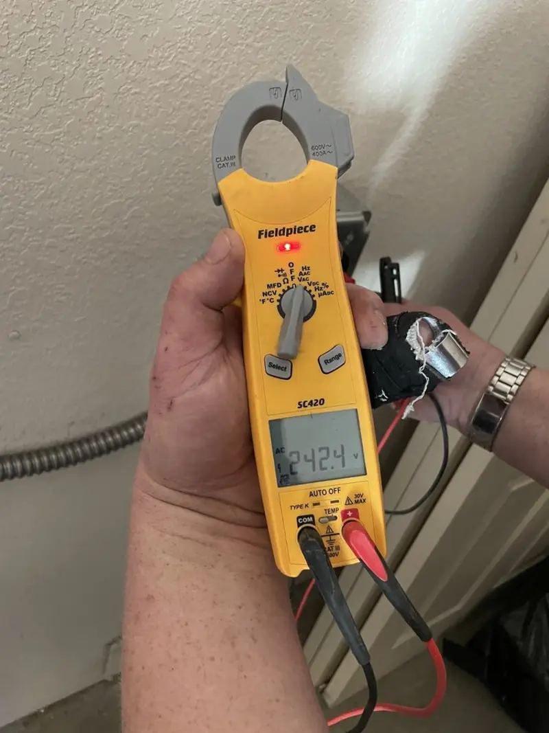 Voltage testing with clamp meter during Generator Installation in Fortuna